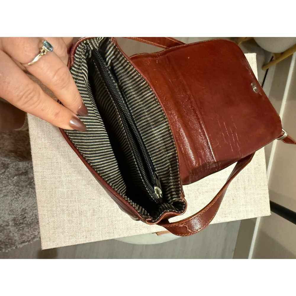 Vintage Cognac Brown Leather Crossbody Bag Striped Lining Minimalist Flap Purse - Picture 4 of 11